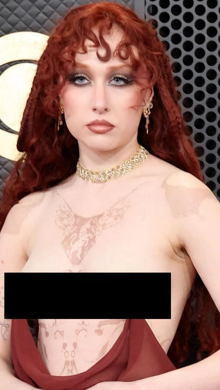 Topless érkezett a Grammyre, mindenét megmutatta az énekesnő! 18+!