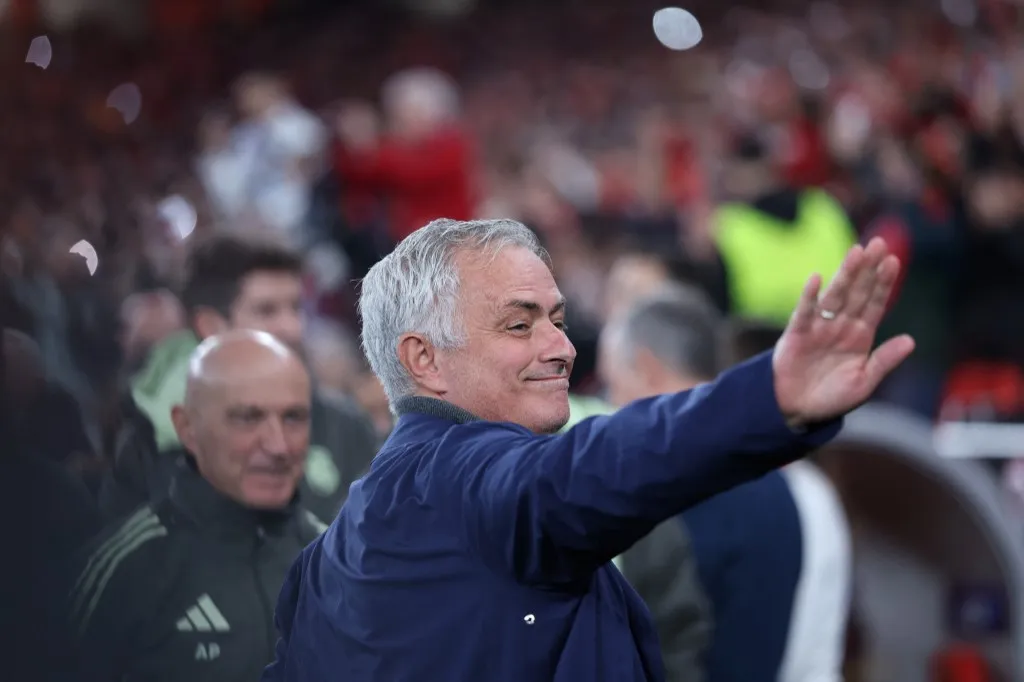 SL Benfica's Portuguese head coach Jose Mourinho waves prior the UEFA Champions League knockout round play-off first leg football match between SL Benfica and Real Madrid CF at Estadio da Luz in Lisbon on February 17, 2026. (Photo by PATRICIA DE MELO MOREIRA / AFP)