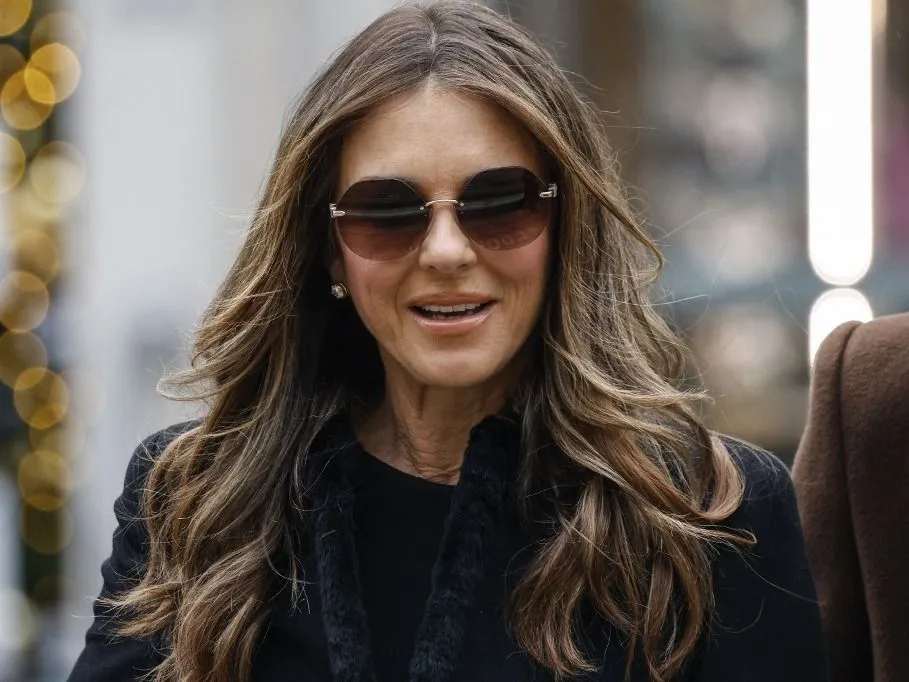 Liz Hurley - British actress Elizabeth Hurley arrives outside the High Court in London on January 19, 2026, ahead of the trial in a case pitting Britain's Prince Harry, Hurley and five other high-profile complainants against a major UK newspaper group. The seven accuse Associated Newspapers, publishers of the Daily Mail and Mail on Sunday, of allegedly carrying out or commissioning unlawful activities such as hiring private investigators to place listening devices inside cars. (Photo by Brook Mitchell / AFP)