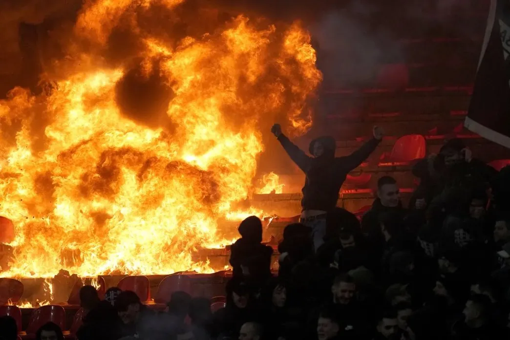 A Partizan Beograd ultrái felgyújtották a Crvena zvezda stadionját