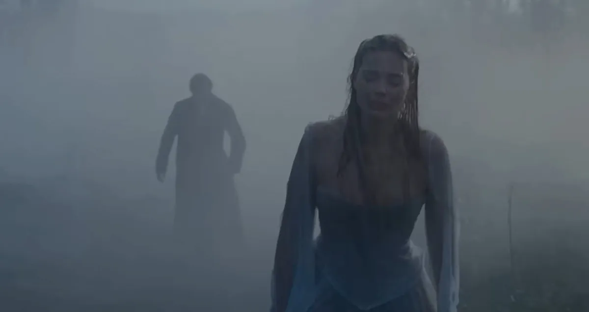 Jelenet Emerald Fennel Üvöltő szelek filmjéből, Margot Robbie és JAcob Elordi láthatóak a képen.