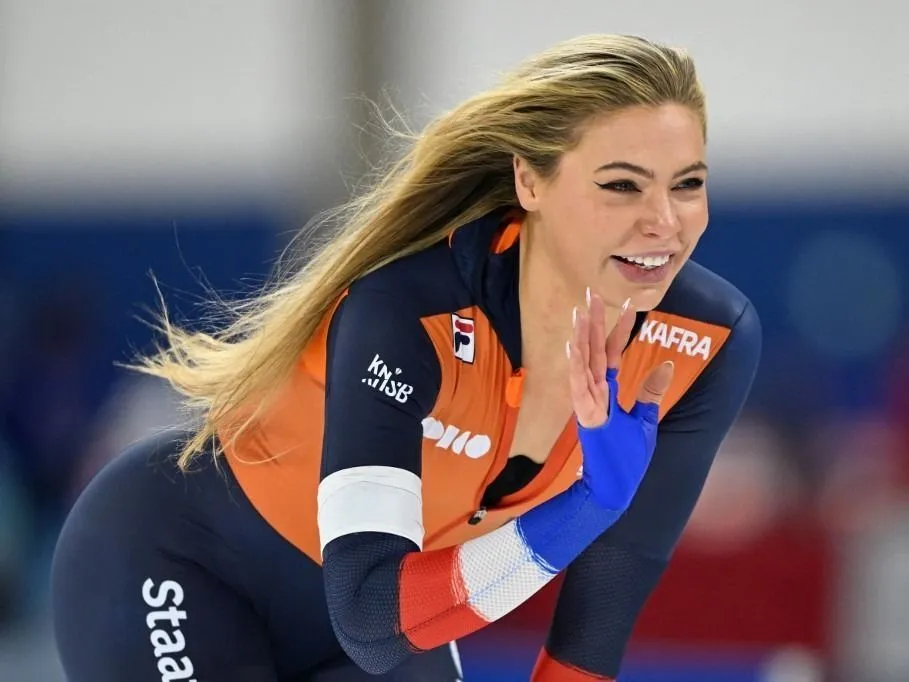 Jutta LEERDAM of Netherlands reacts after the Women's 500 meters at the ISU Speed Skating World Cup at Calgary Olympic Oval in Calgary, Canada, on November 23, 2025. Dutch LEERDAM finished second in the event. ( The Yomiuri Shimbun ) (Photo by Tetsu Joko / The Yomiuri Shimbun via AFP)