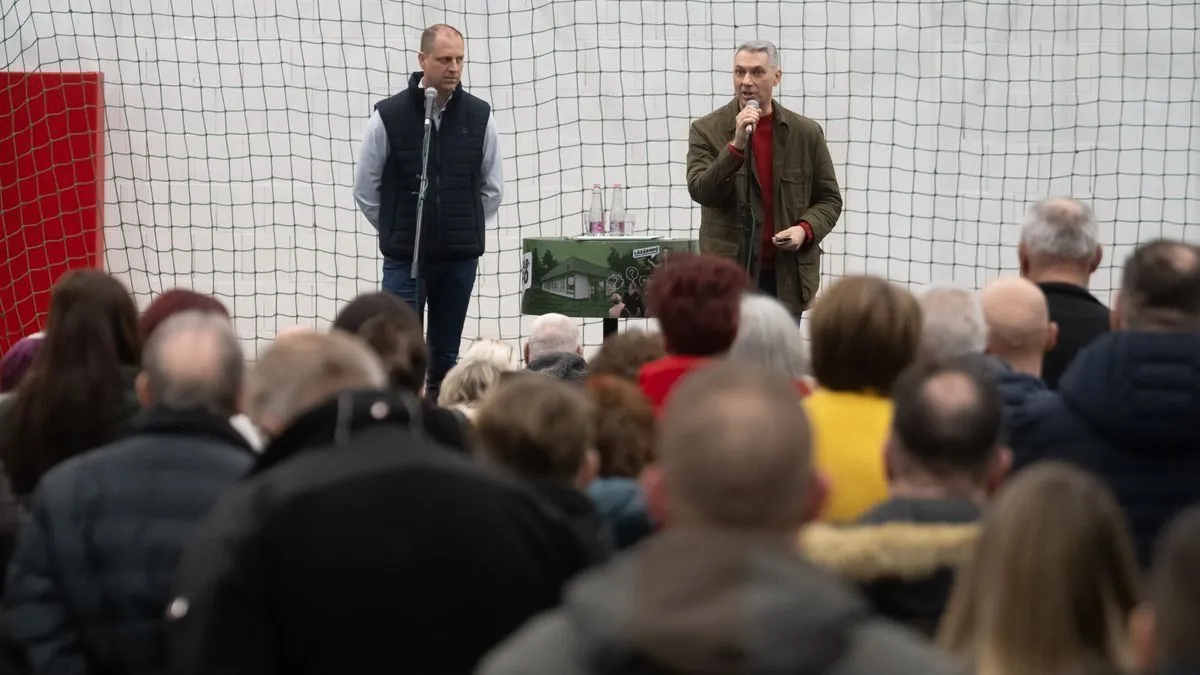 Lázár János: Hazánkat nem bízhatjuk bulibáróra!