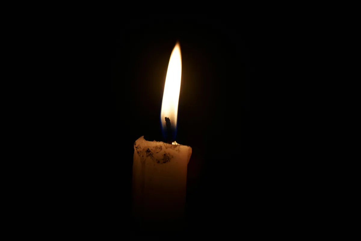Götz Béla neve örökre összeforrt a Madách Színház történetével és a Macskák legendás díszletvilágával.