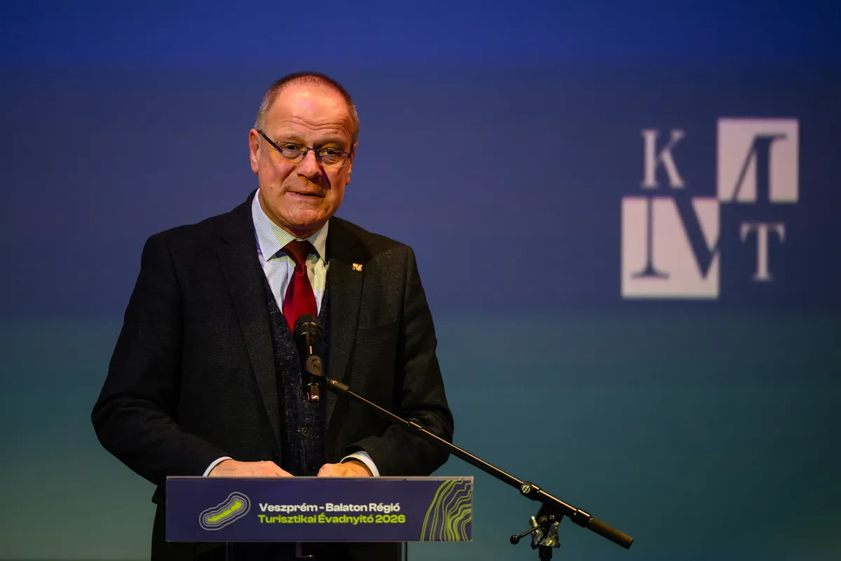 Navracsics Tibor jó hírrel szolgált a családoknak (Fotó: Vasvári Tamás / MTI Fotószerkesztõség)