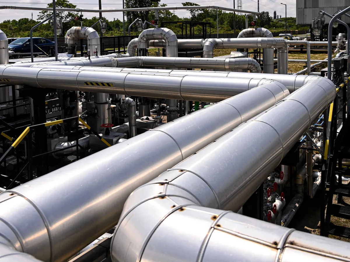 orbán viktor, Százhalombatta, 2022. május 24.A Barátság II. kőolajvezeték fogadópontja a Mol Nyrt. százhalombattai Dunai Finomítójában 2022. május 24-én.MTI/Szigetváry Zsolt