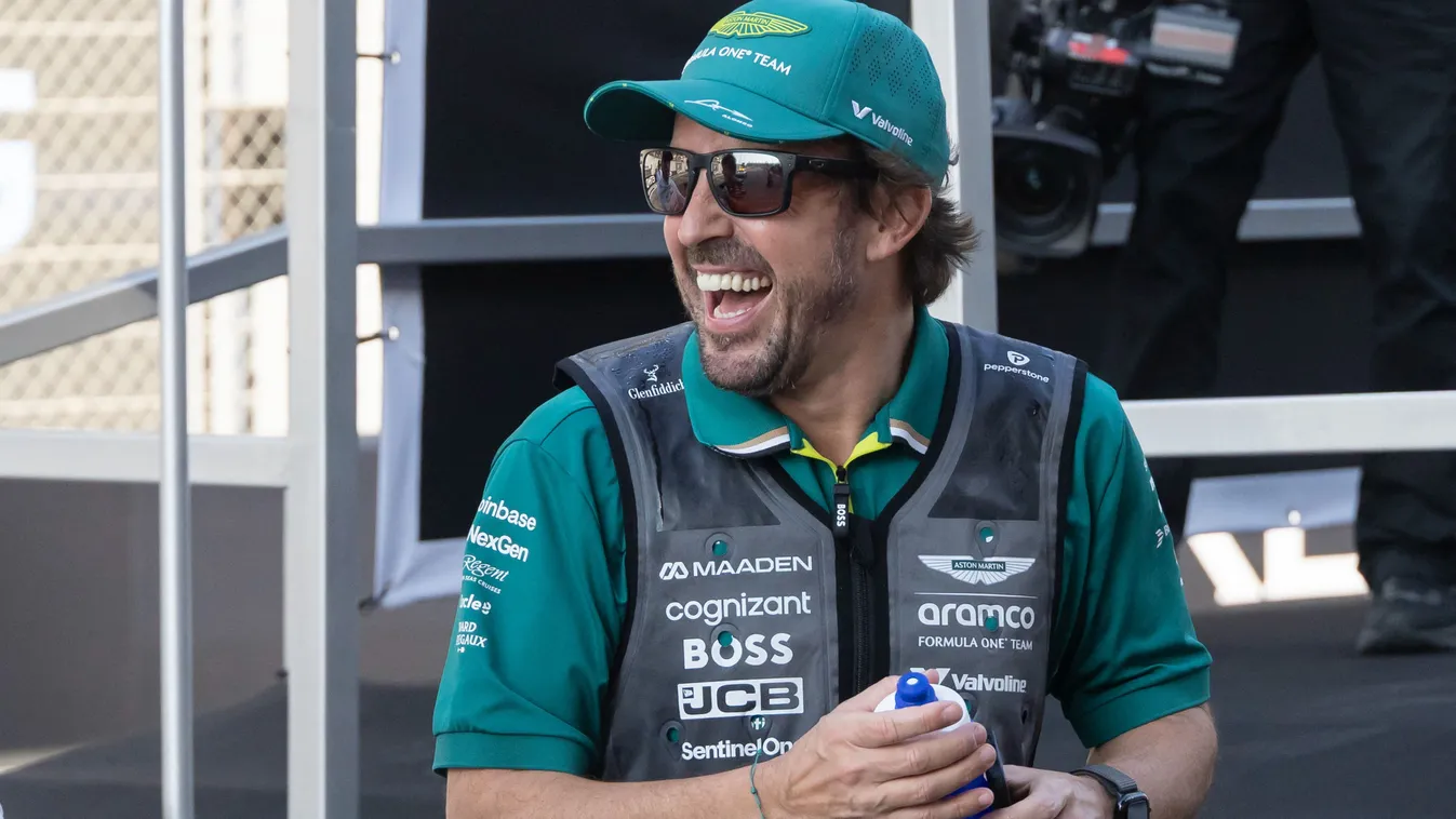 Itt az új festés: Alonso alig várja, hogy odaléphessen az új Aston Martinnak Kép