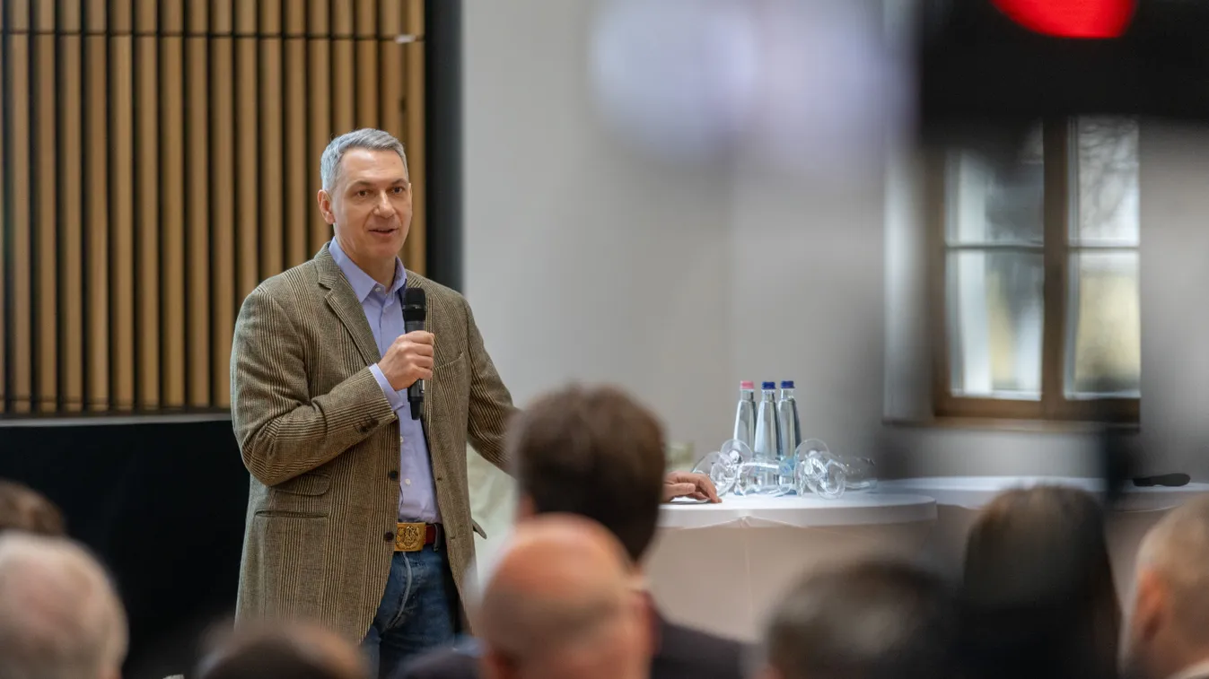 Lázár János: A választás megnyerése azon múlik, hogy akik 2022-ben ránk szavaztak, most is ezt tegyék Kép