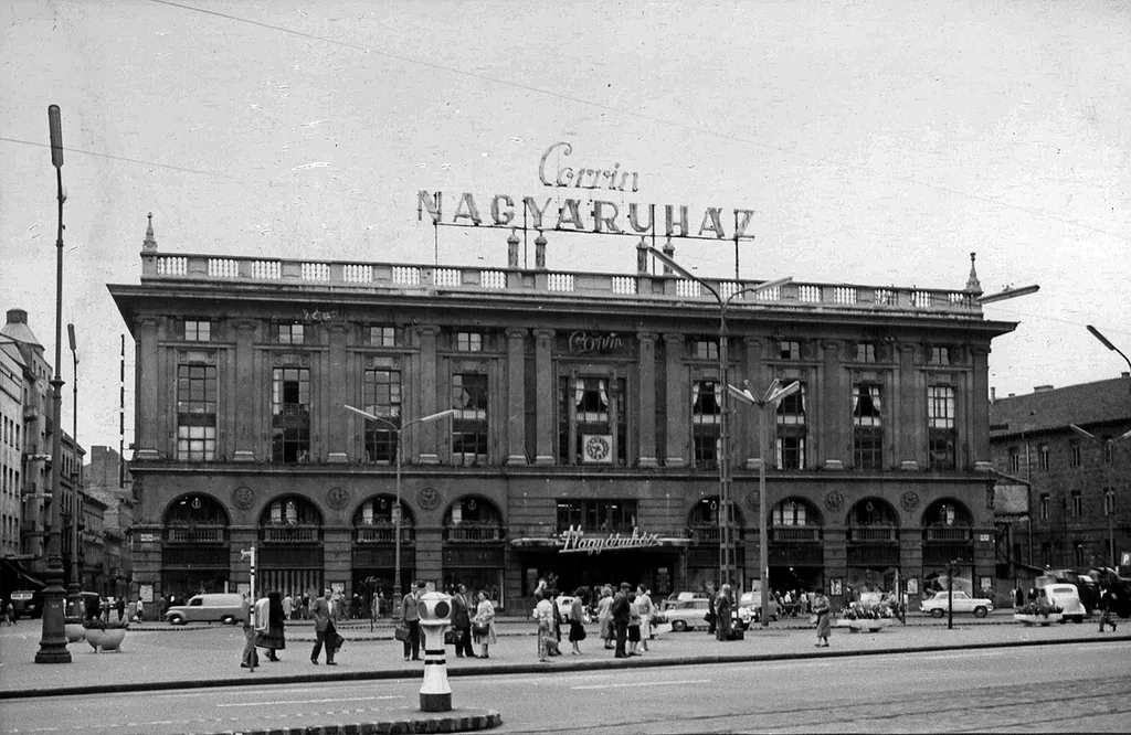 Corvin áruház, Corvináruház, 100 éve nyílt meg