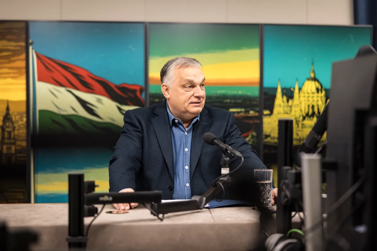 Budapest, 2026. január 16.A Miniszterelnöki Kommunikációs Főosztály által közreadott képen Orbán Viktor miniszterelnök interjút ad a Kossuth rádió Jó reggelt, Magyarország! című műsorában a közmédia óbudai stúdiójában 2026. január 16-án.MTI/Miniszterelnöki Kommunikációs Főosztály/Kaiser Ákos