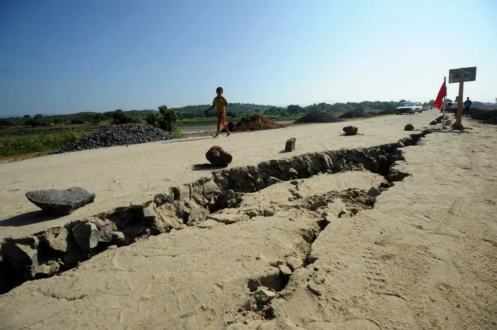 A földrengéseket gyakran kísérik felszíni jelenségek