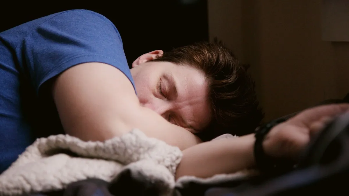 A kutatók megállapították, hogy a fényben alvás károsítja a szívet, és növeli a vér inzulinszintjét.