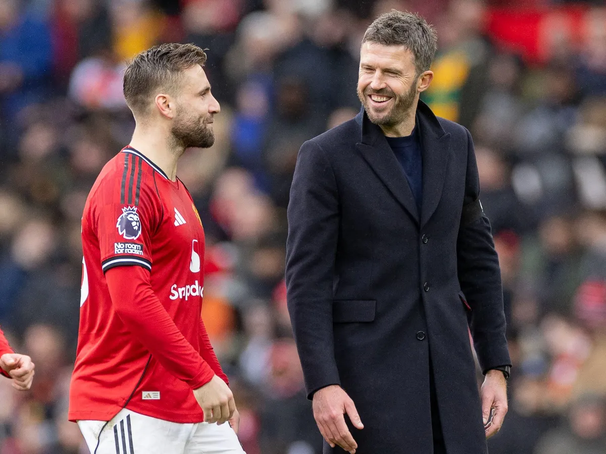 Michael Carrick and Luke Shaw #23 of Manchester United F.C. celebrate at full time during the Premier League match between Manchester United and Tottenham Hotspur at Old Trafford in Manchester, England, on February 7, 2026. (Photo by Mike Morese/MI News/NurPhoto) (Photo by MI News / NurPhoto via AFP)