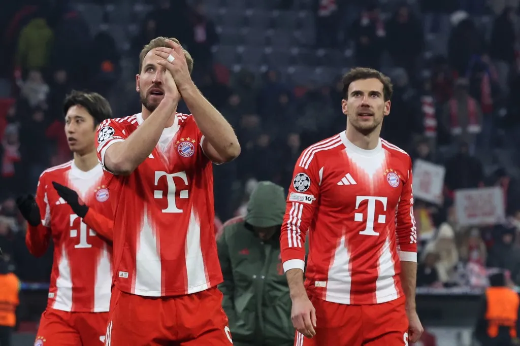 A Bayern München sztárja, Leon Goretzka (képen jobbra) ismét kigyúrta magát