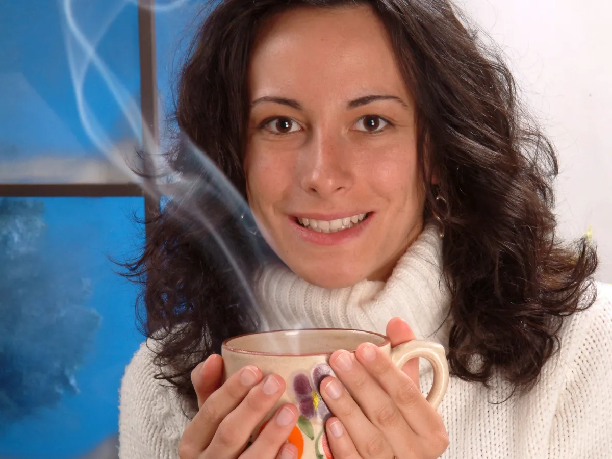 forró víz WOMAN WITH HOT DRINK 
Model. 

CORTIER / BSIP (Photo by CORTIER / BSIP via AFP)