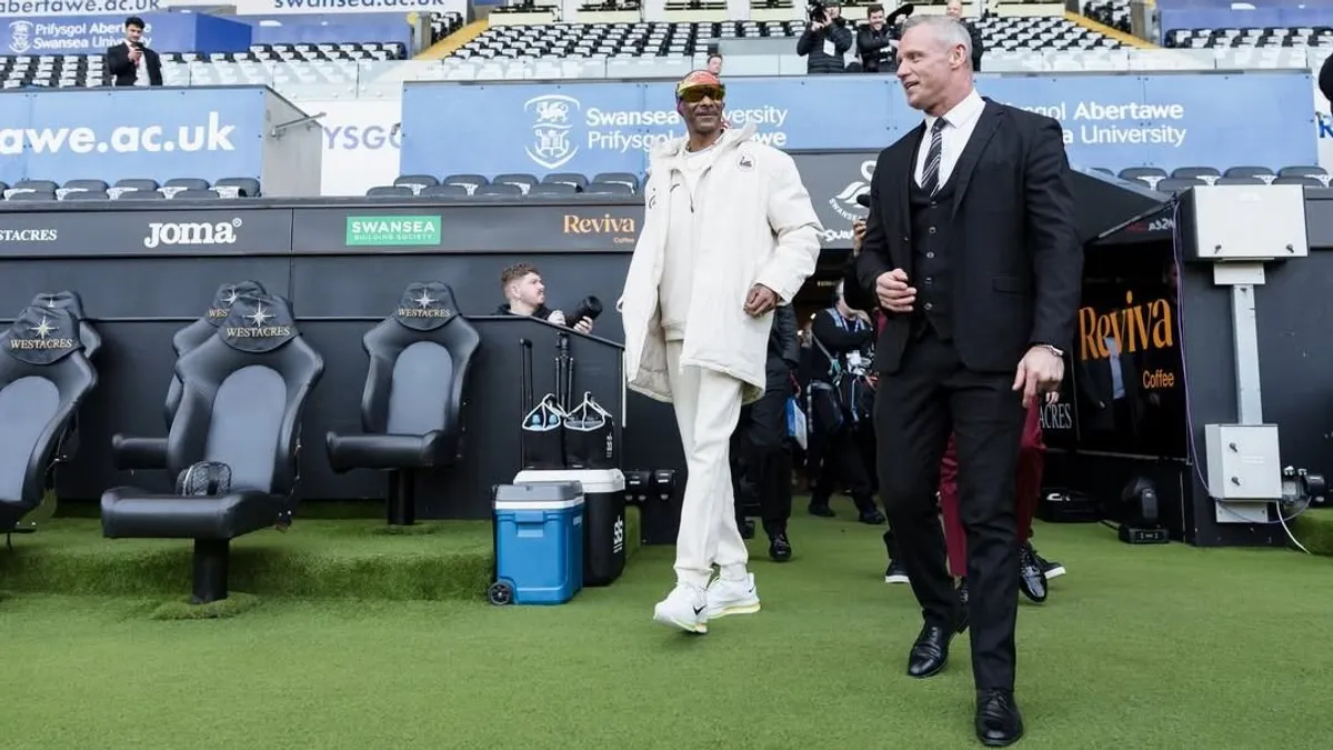 „Csak a fűszag volt más!” – szürreális pillanatok, Snoop Dogg Championship-meccsen parádézott – videó