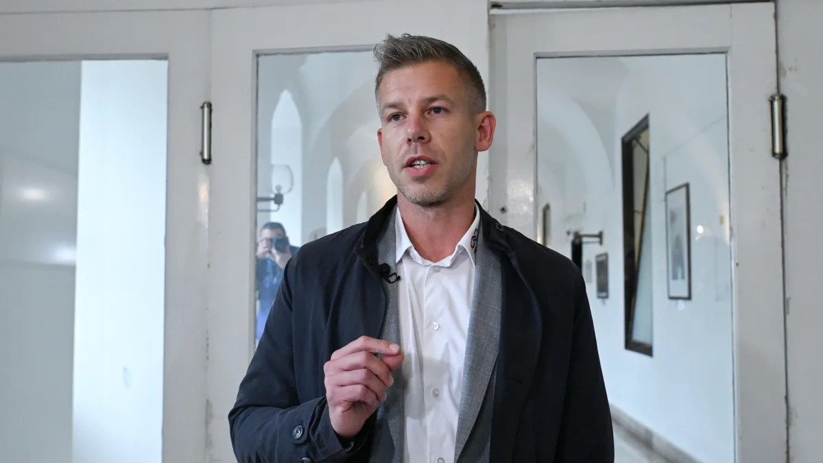 Magyar Péter zsarolhatósága miatt nem védi az országot.