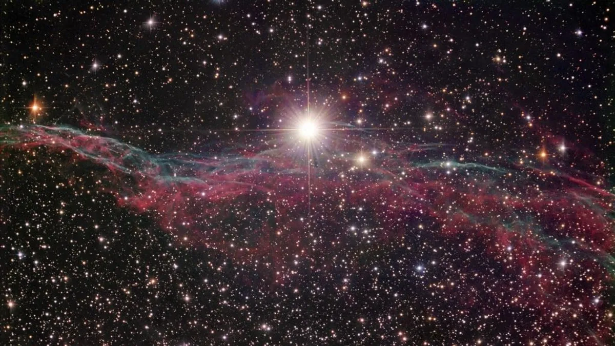 花火もせずに静かに消えた星
