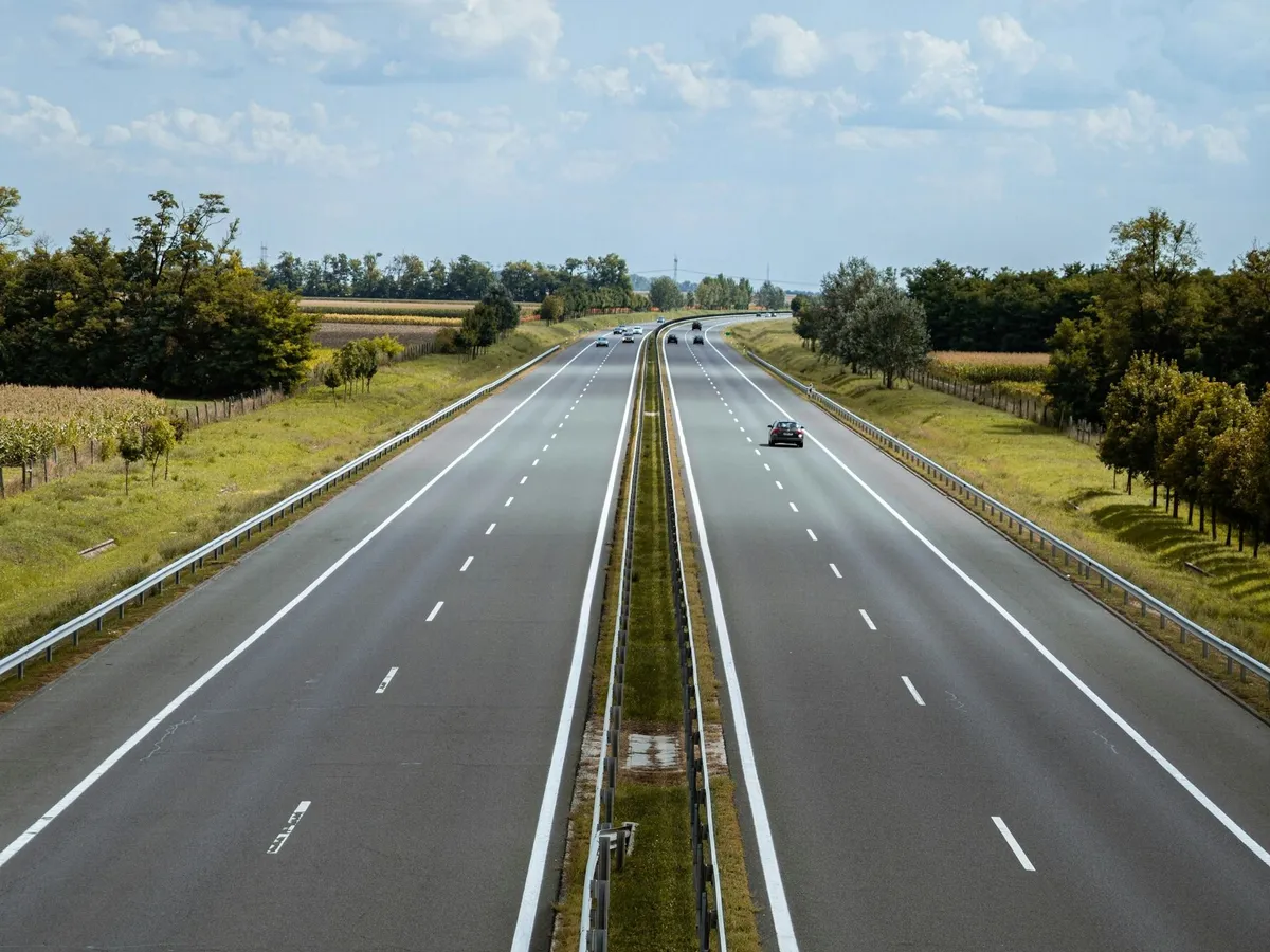 utak, autópálya, Az A1-es autópálya egyik viaduktja Portugáliában, amely a heves zivatarok következtében részben összeomlott.