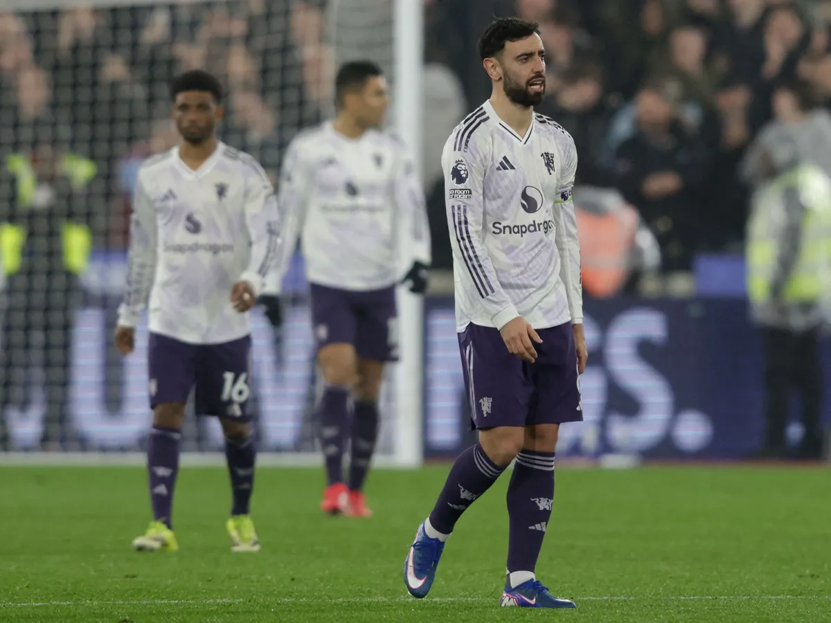 Manchester United's Portuguese midfielder #08 Bruno Fernandes (R) reacts after they concede their first goal during the English Premier League football match between West Ham United and Manchester United at the London Stadium in east London on February 10, 2026. (Photo by Ian Kington / AFP) / RESTRICTED TO EDITORIAL USE. No use with unauthorized audio, video, data, fixture lists, club/league logos or 'live' services. Online in-match use limited to 120 images. An additional 40 images may be used in extra time. No video emulation. Social media in-match use limited to 120 images. An additional 40 images may be used in extra time. No use in betting publications, games or single club/league/player publications. / 