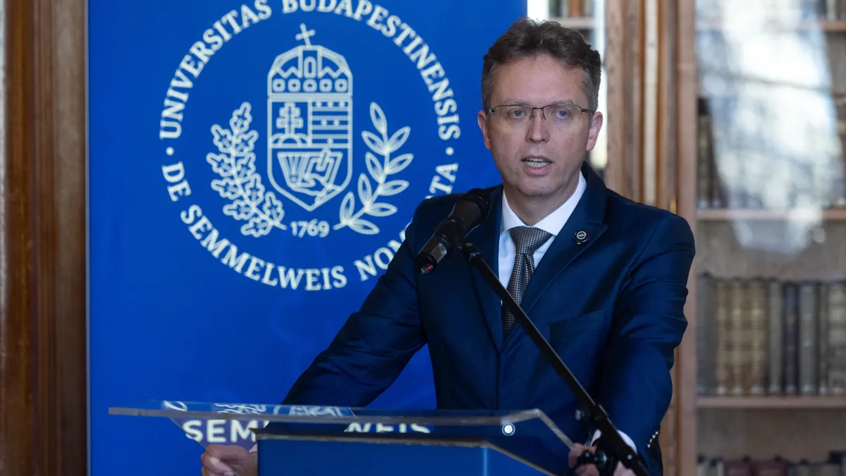 Az egyetemeken az ösztöndíjak 50%-kal nőnek.