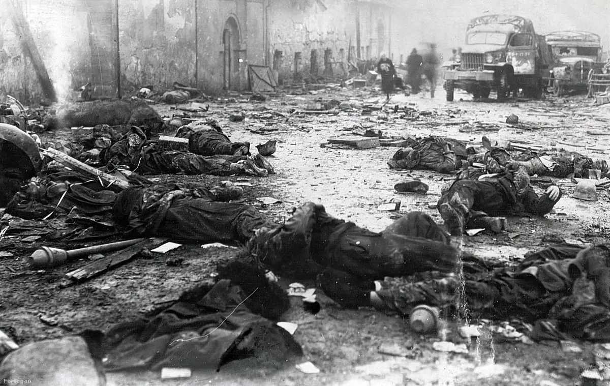 Szánthó Miklós: Budapest ostroma. Halál, pusztulat és nyomor maradt a helyében.