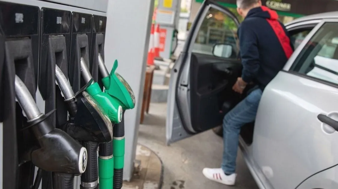 Elszálló üzemanyagárak: így kaphatnak támogatást a dízelautósok, nem jön vissza az árstop