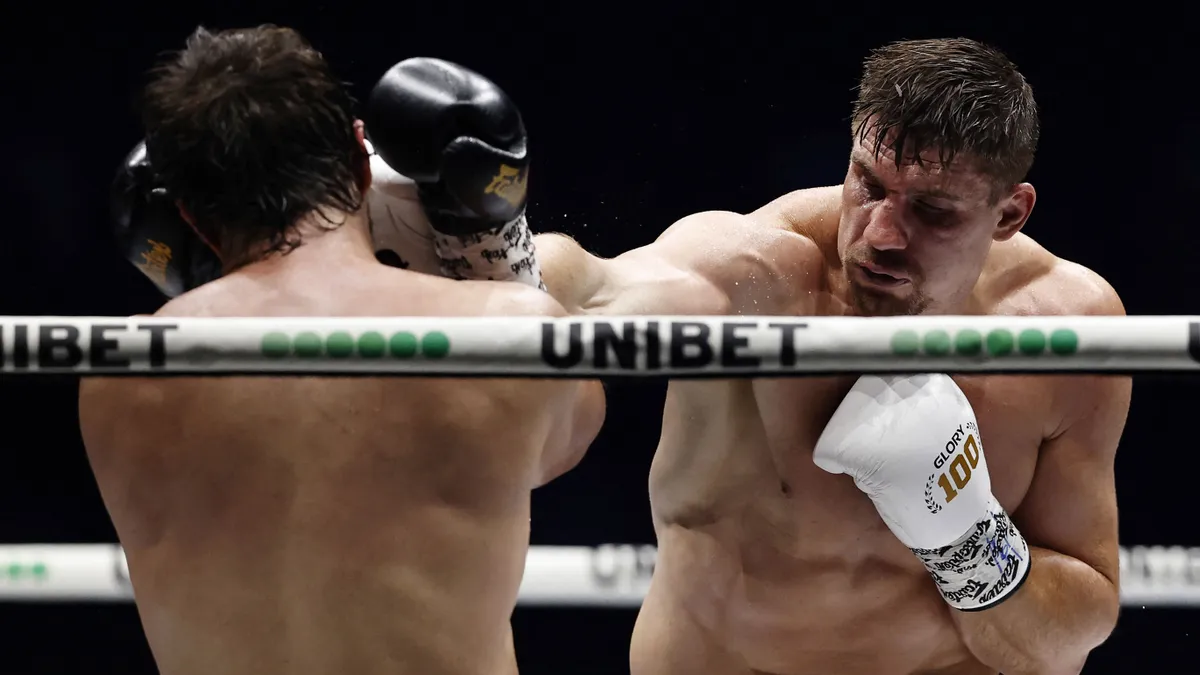 Rico Verhoevent gyomorszájon vágta Eddie Hall – videó