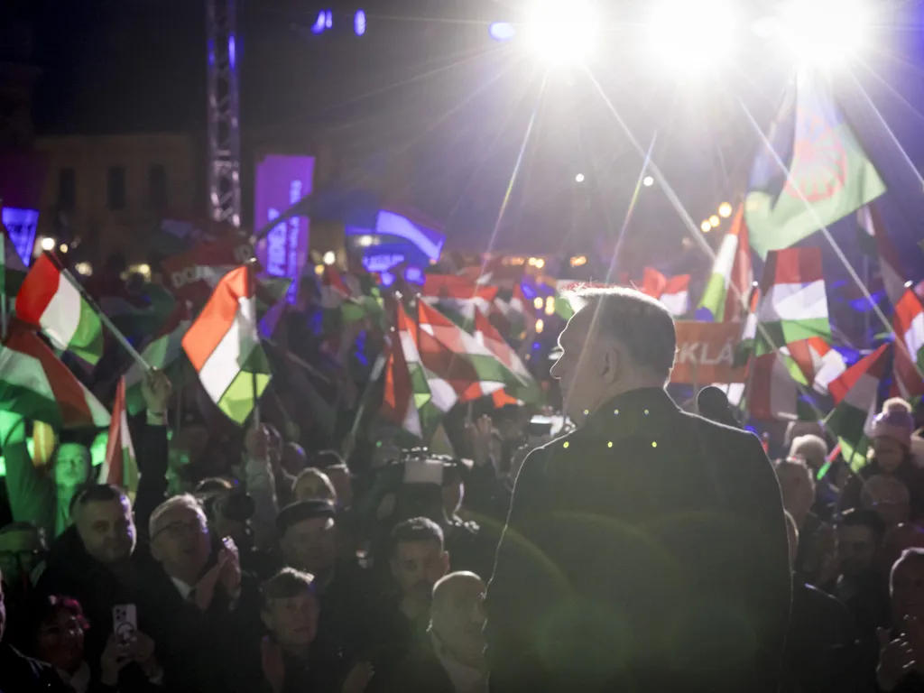 Orbán Viktor és az ázsiai követők. Mondjuk, tényleg az Uraltól jöttek a felmenik, de egy kicsit régebben