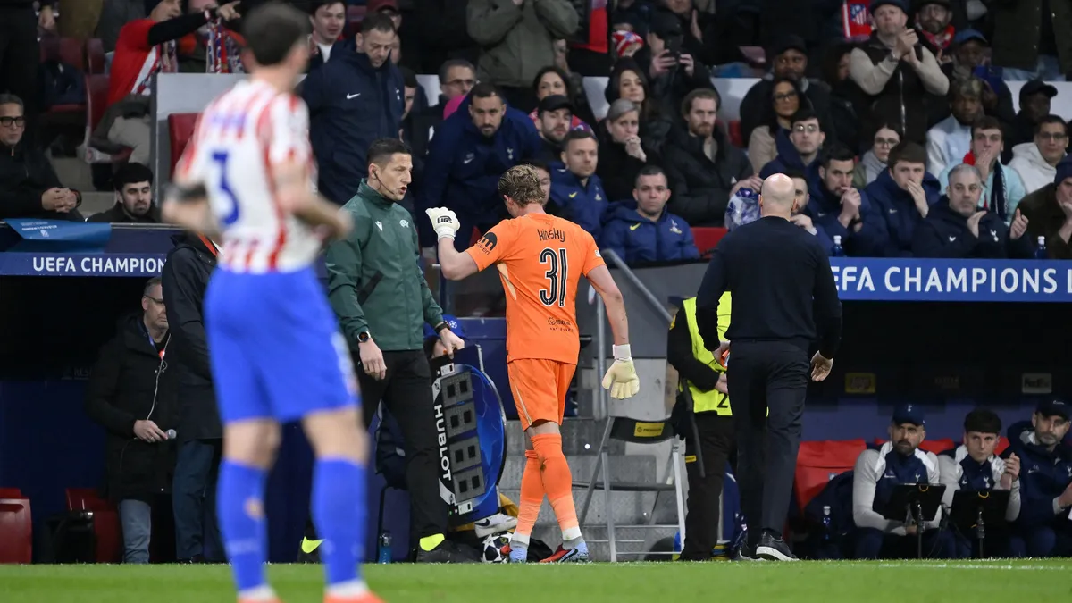 Annyira béna volt a Tottenham kapusa, hogy 17 perc után lecserélte az edzője a BL-ben