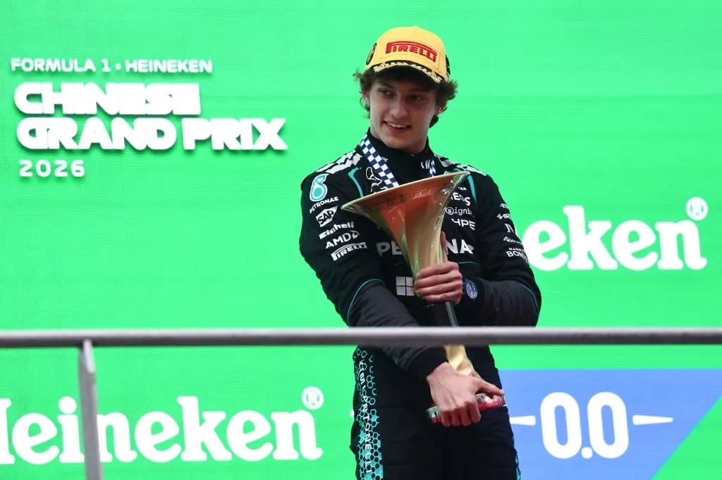 Korábbi Forma-1-es világbajnokként konferálták fel a Mercedes győztes pilótáját