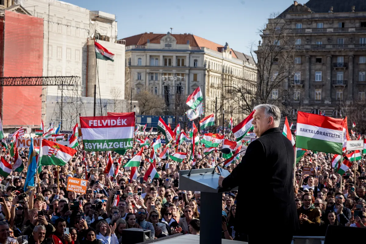 Hatalmas ünneplő tömeg hallgatta Orbán Viktor beszédét (Fotó: Kaiser Ákos/MTI)