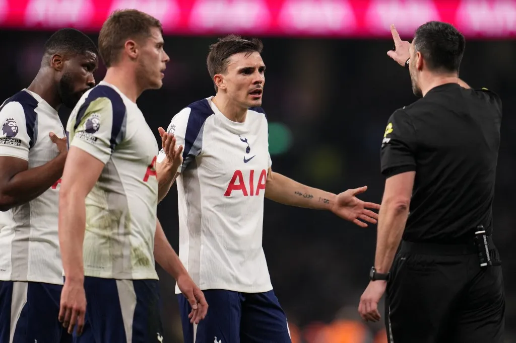 Tottenham Hotspur players question Micky van de Ven of Tottenham Hotspur about a red card during the Premier League match between Tottenham Hotspur and Crystal Palace at Tottenham Hotspur Stadium in London, United Kingdom, on March 5, 2026. (Photo by Harvey Murphy/News Images/NurPhoto) (Photo by News Images / NurPhoto via AFP)