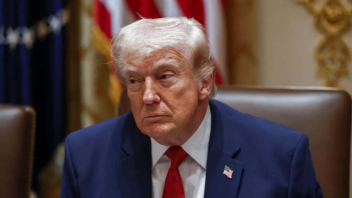 Washington, 2026. március 26.
Donald Trump amerikai elnök kabinetülést tart a washingtoni Fehér Házban 2026. március 26-án.
MTI/EPA pool/Will Oliver