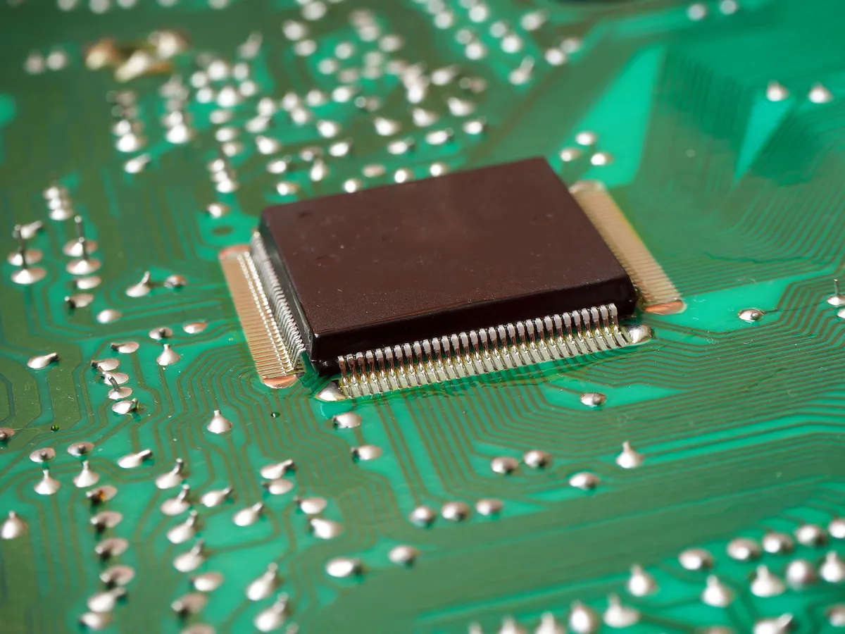 Hélium: Az iráni háború már a hightech-iparágakat is fenyegeti - ORIGO
