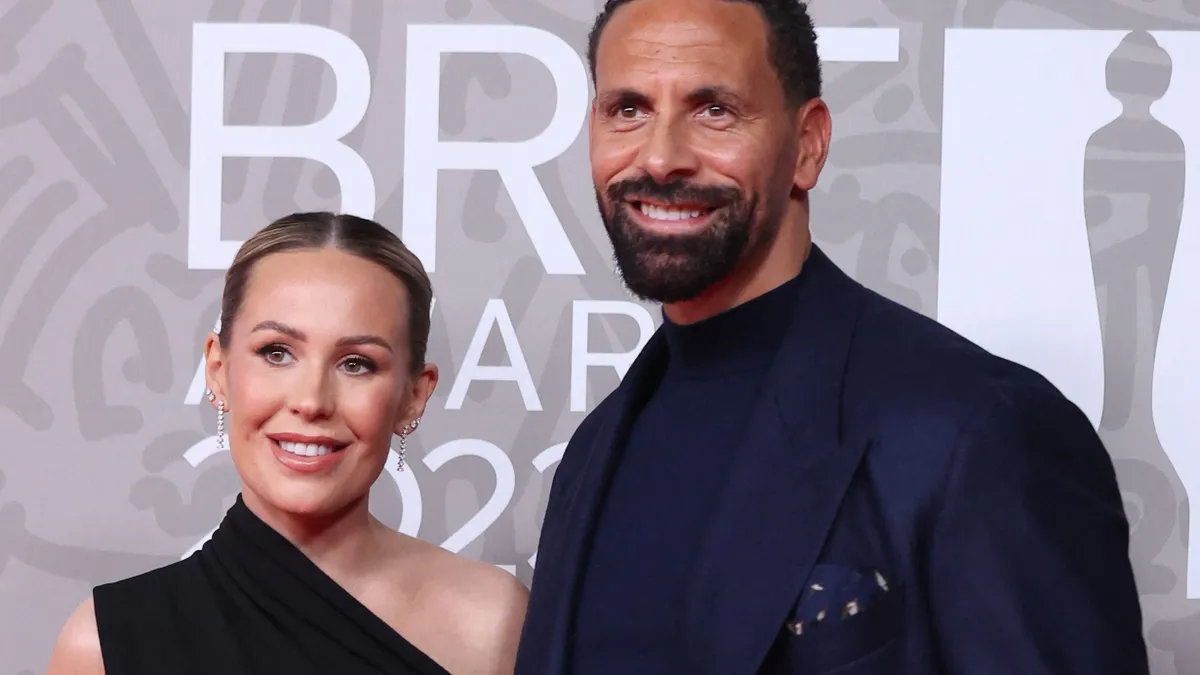 Rettegve óvja gyermekeit a rakétazáporban, a Manchester United legendája Dubajban rekedt