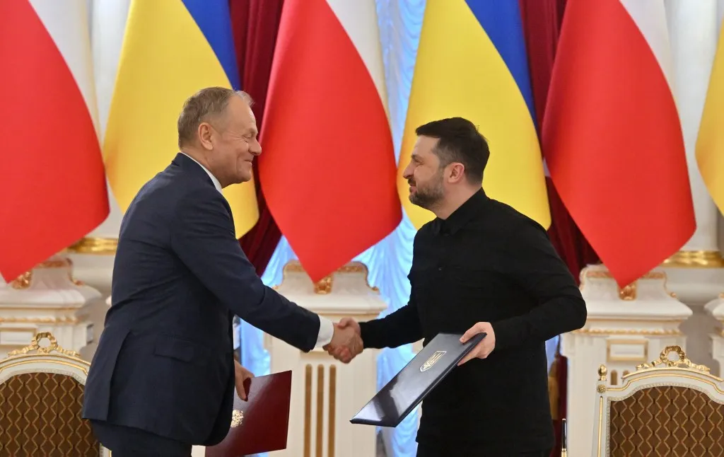 Donald Tusk Zelenszkij példáját követi Lengyelországban?