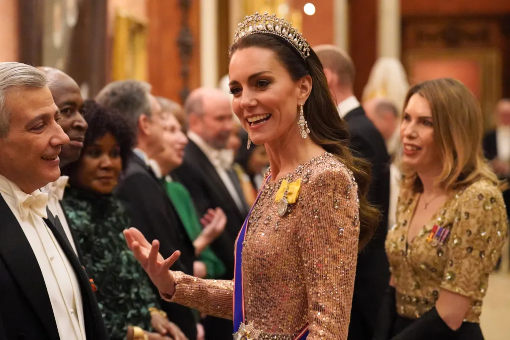 Katalin walesi hercegné, Katalinwalesihercegné, kifinomultság, elegancia, gyönyörű ruhákban a csodaszép Kate Middleton, KateMiddleton