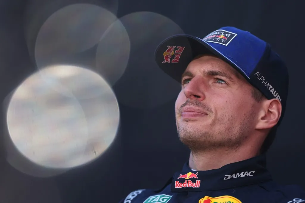 Max Verstappen az F1-es szünetben is versenyez