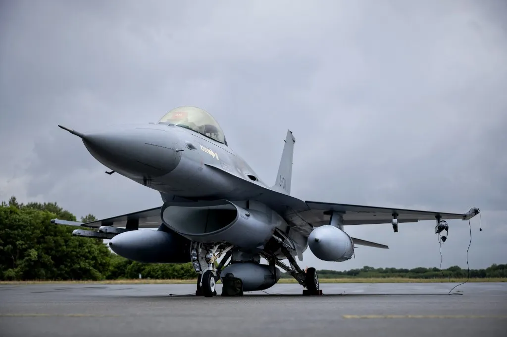 David Deptula, nyugalmazott altábornagy szerint az amerikai F–16-osokat már a háború elején Ukrajnába kellett volna küldeni