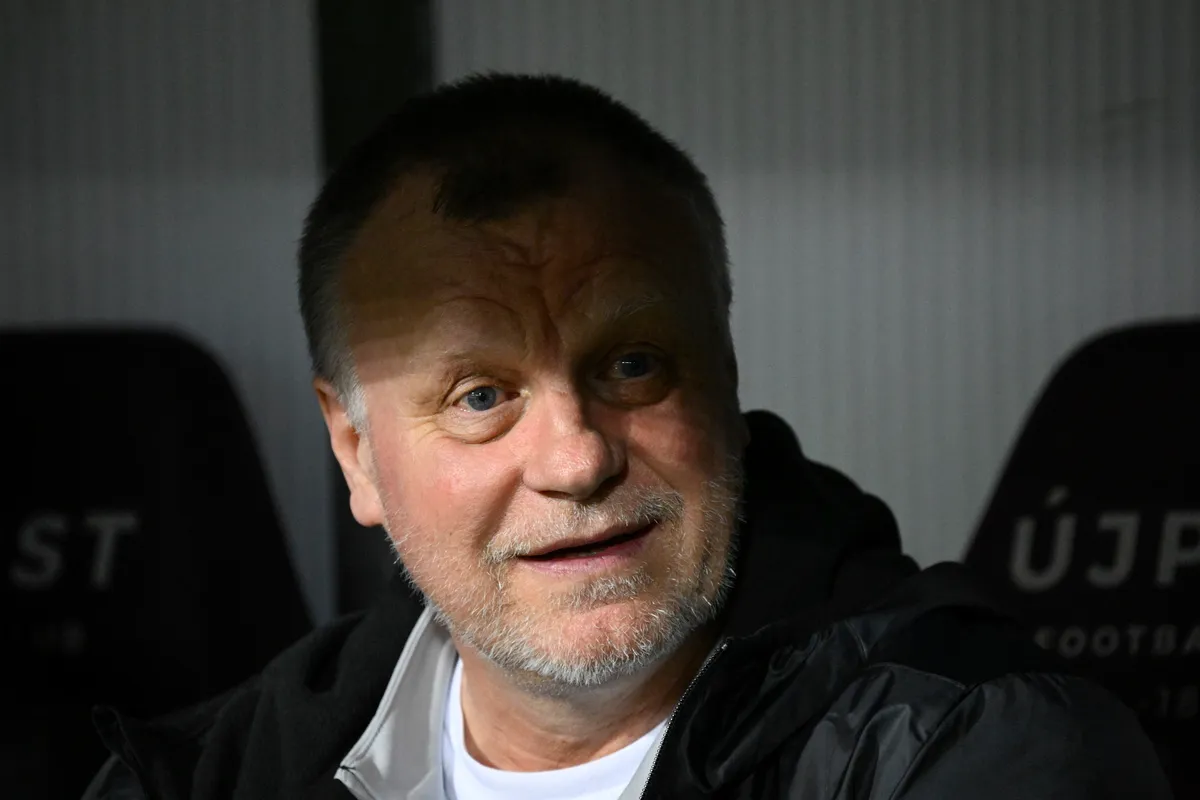 Budapest, 2026. március 7.
Bognár György, a Paksi FC vezetőedzője a labdarúgó Fizz Liga 25. fordulójában játszott Újpest FC - Paksi FC mérkőzésen a Szusza Ferenc Stadionban 2026. március 7-én.
MTI/Bodnár Boglárka