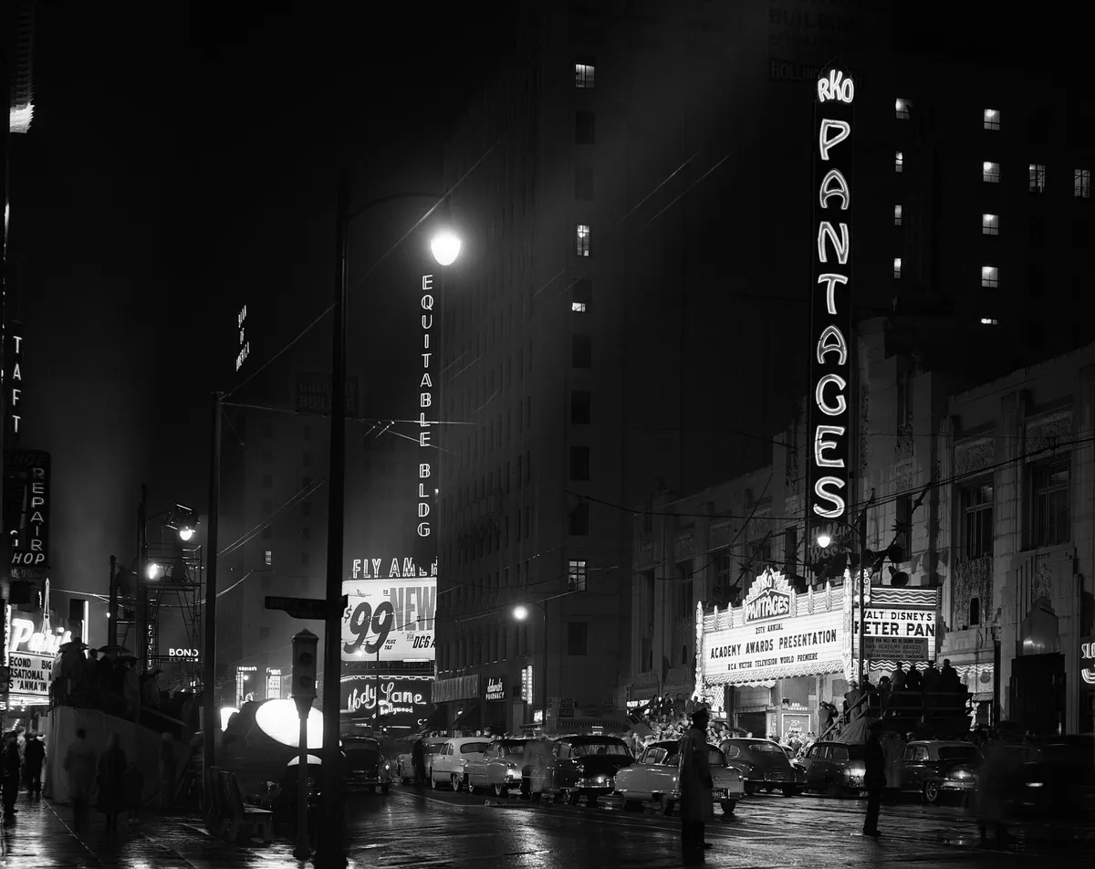 Az 1953-as Oscar-gála volt az első, amelyet televízión közvetítettek 1950s 1953 PANTAGES THEATER ACADEMY AWARDS CEREMONY FIRST TELEVISED BROADCAST LOS ANGELES CALIFORNIA USA  (Photo by American Stock/Getty Images)