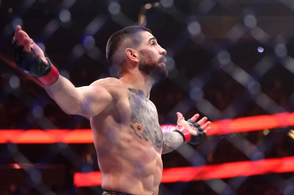  Ilia Topuria az UFC könnyűsúlyú bajnoka