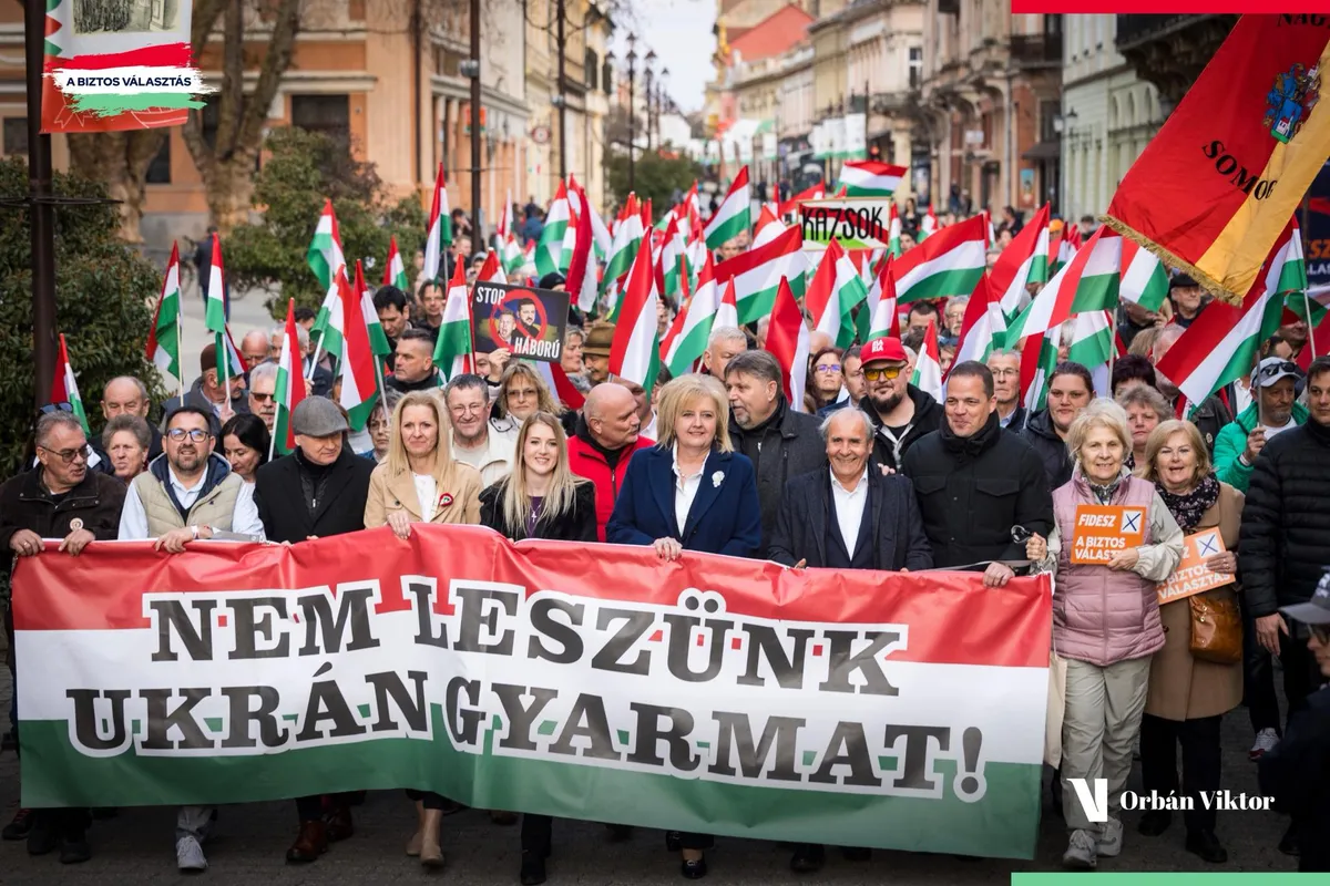 Egy mini Békemenetet követően tart beszédet Orbán Viktor Kaposváron