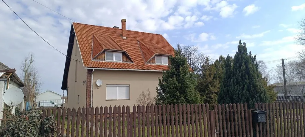 Ebben az újfehértói házban történt a gyilkosság szerda este