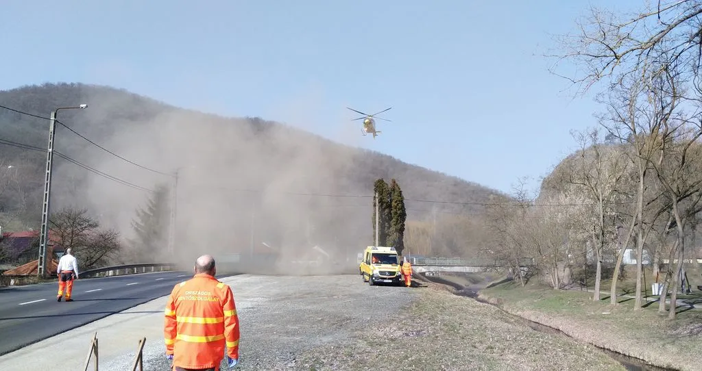 Mentőhelikopter szállt le Szarvaskőn