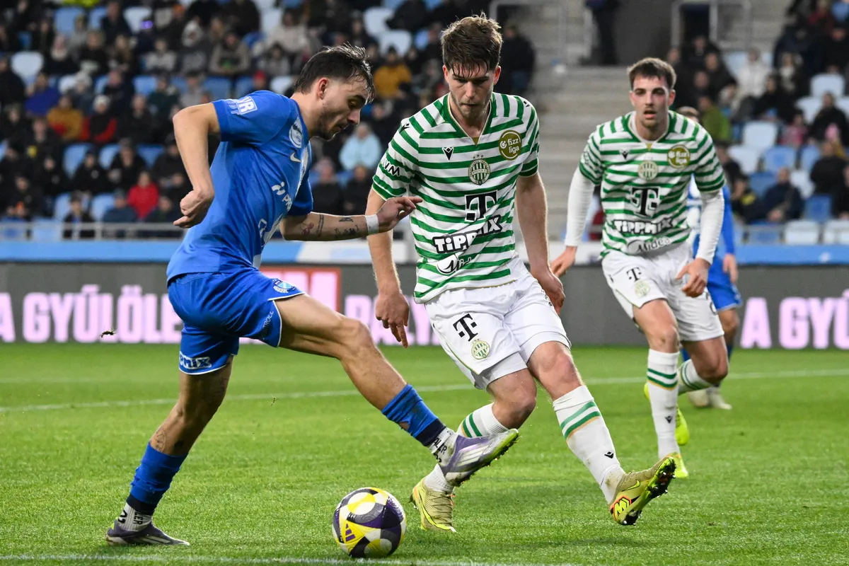 Budapest, 2026. február 23.
Molnár Ádin, az MTK (b) és Szalai Gábor, a Ferencváros játékosa a labdarúgó Fizz Liga 23. fordulójában játszott MTK Budapest - Ferencvárosi TC mérkőzésen az Új Hidegkuti Nándor Stadionban 2026. február 23-án.
MTI/Bodnár Boglárka