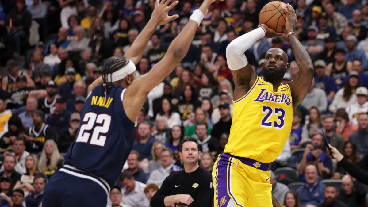 Rekord, sérülés, vereség – LeBron James furcsa estét zárt Denverben