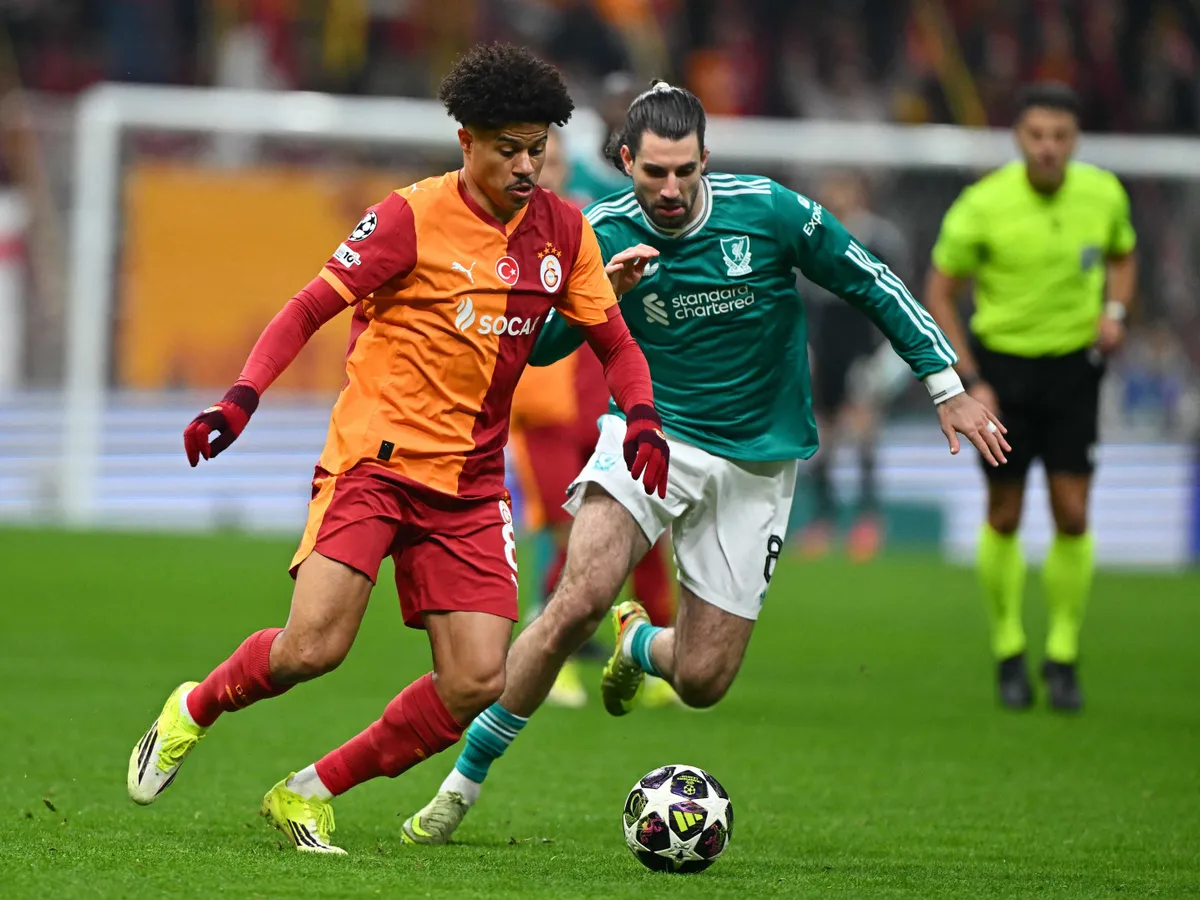 ISTANBUL, TURKIYE - MARCH 10: Galatasaray’s Gabriel Davi Gomes Sara in action against Dominik Szoboszlai of Liverpool during the UEFA Champions League round of 16 play-off first leg match between Galatasaray and Liverpool at RAMS Park in Istanbul, Turkiye, on March 10, 2026. Cem Tekkesinoglu / Anadolu (Photo by Cem Tekkesinoglu / Anadolu via AFP)