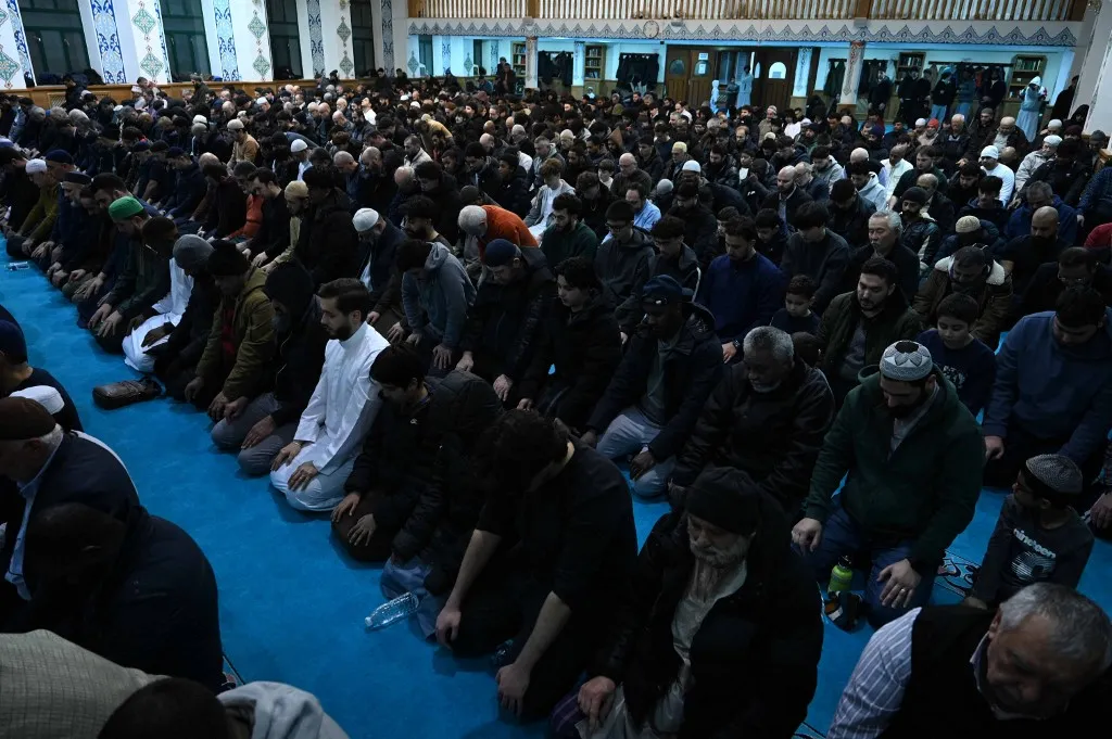 A brit kormány ismét a szólásszabadságot áldozná be a muszlim kisebbség érdekében (Illusztráció, forrás: Anadolu via AFP)